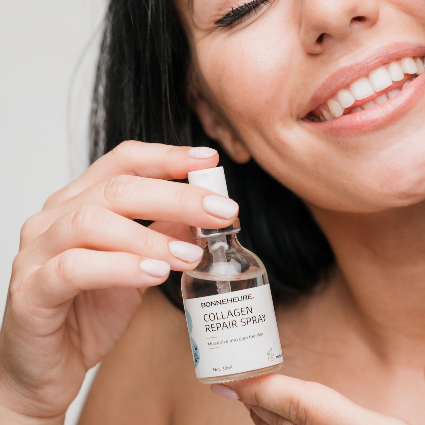 Atkuriamasis kolageno veido purškalas