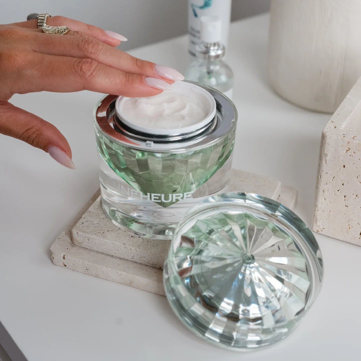 Atkuriamasis veido kremas DIAMOND