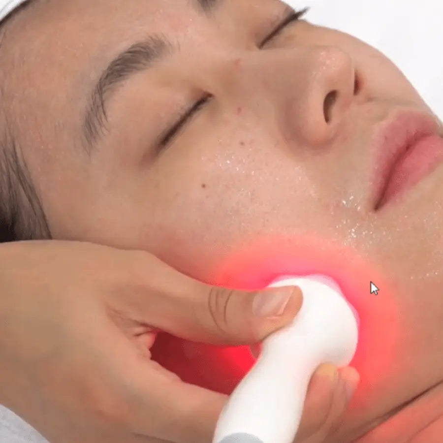 Hydra touch h2. Aqua terapija, pilingas ir dvigubas liftingas.